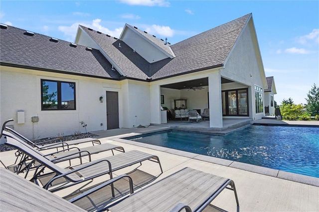 15820 Oakmont Street, Overland Park, KS 66221
