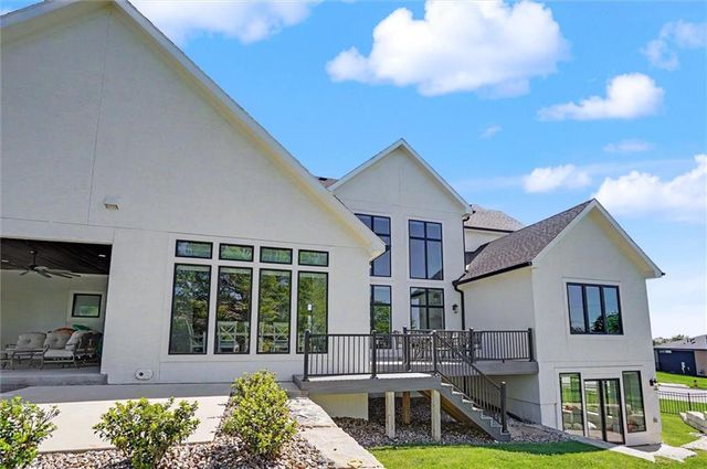 15820 Oakmont Street, Overland Park, KS 66221