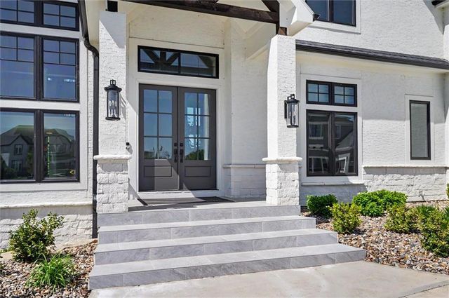 15820 Oakmont Street, Overland Park, KS 66221