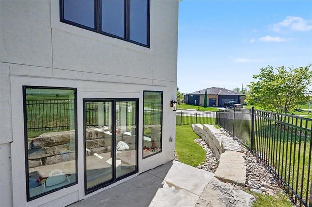 15820 Oakmont Street, Overland Park, KS 66221