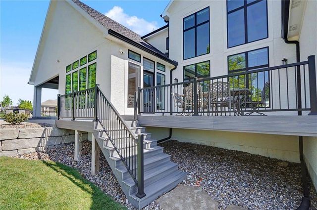 15820 Oakmont Street, Overland Park, KS 66221