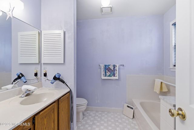 96 Heritage Drive, Howell, NJ 07731