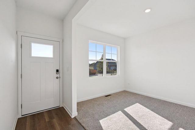 2570 Santa Fe Drive, Pingree Grove, IL 60140