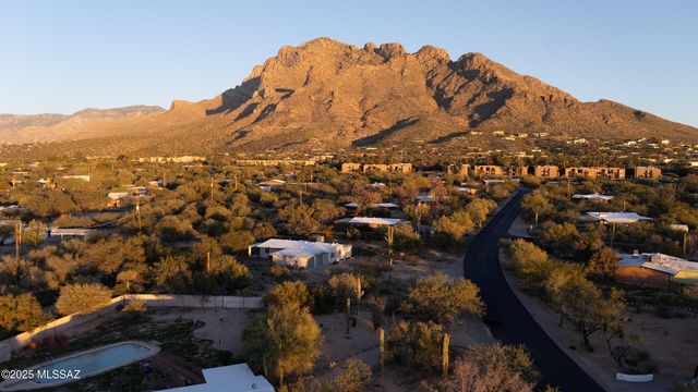 320 W Spring Valley Drive, Oro Valley, AZ 85704