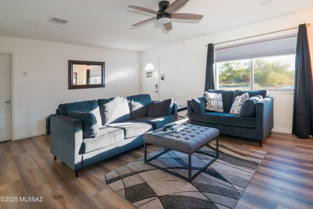 320 W Spring Valley Drive, Oro Valley, AZ 85704