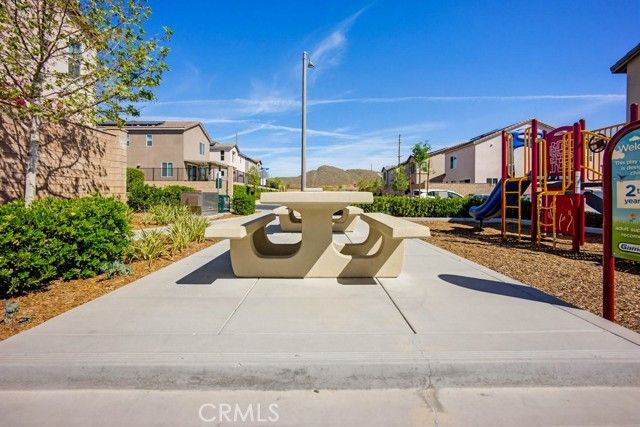 950 Helena Ridge, Lake Elsinore, CA 92530