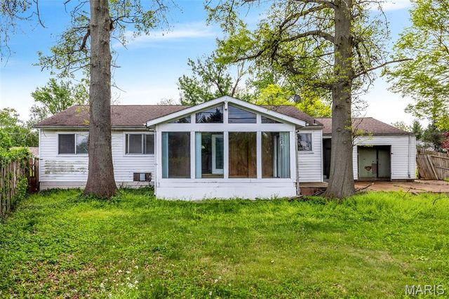 119 Bellechasse Drive, Chesterfield, MO 63017