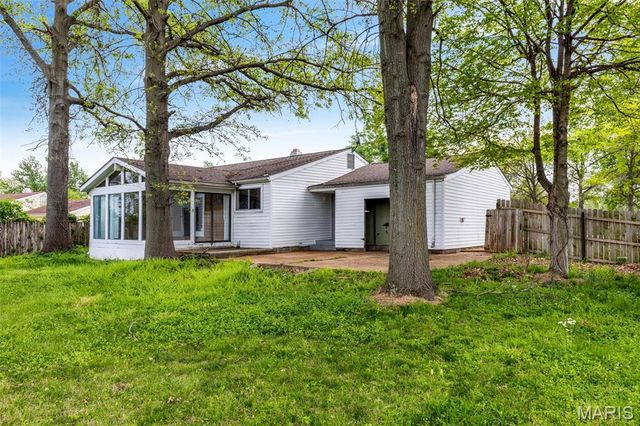 119 Bellechasse Drive, Chesterfield, MO 63017