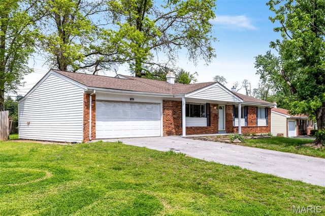 119 Bellechasse Drive, Chesterfield, MO 63017