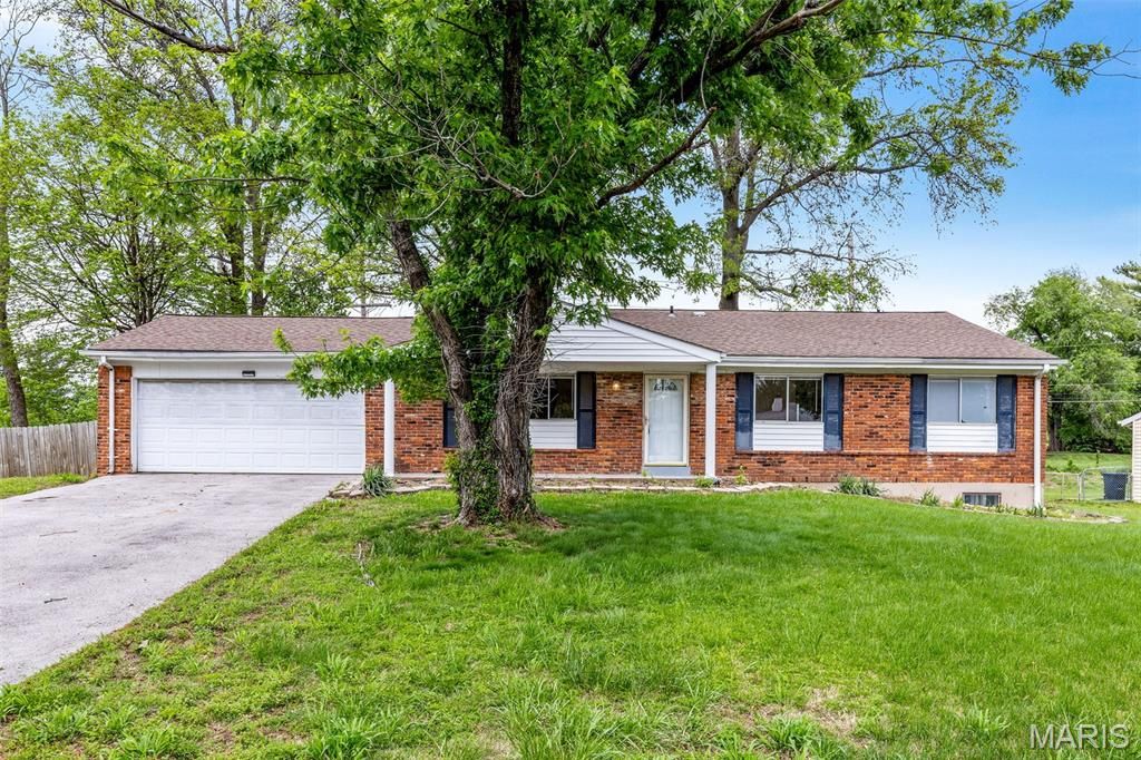 119 Bellechasse Drive, Chesterfield, MO 63017