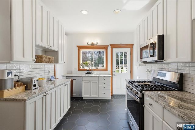 12 Chestnut Street, Cresskill, NJ 07626