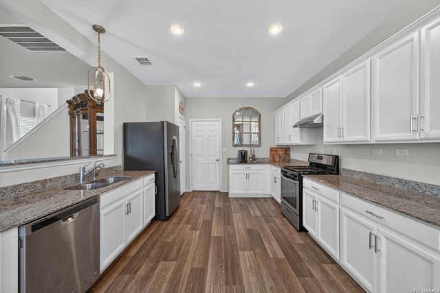7316 LITTLEFOOT LN, San Antonio, TX 78253