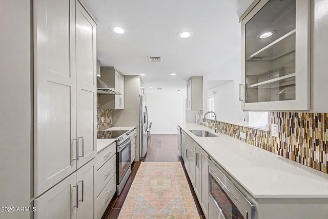 4446 E CAMELBACK Road 104, Phoenix, AZ 85018
