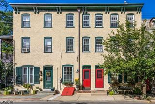 81 S Main St, Lambertville City, NJ 08530