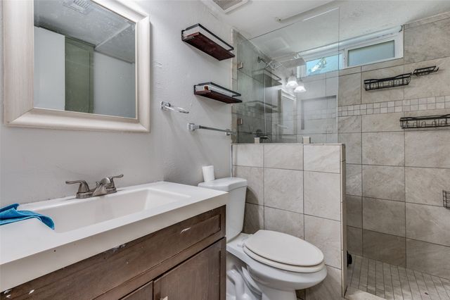 428 N Dallas Avenue, Lancaster, TX 75146