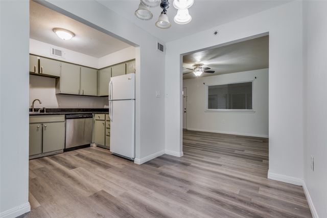 428 N Dallas Avenue, Lancaster, TX 75146