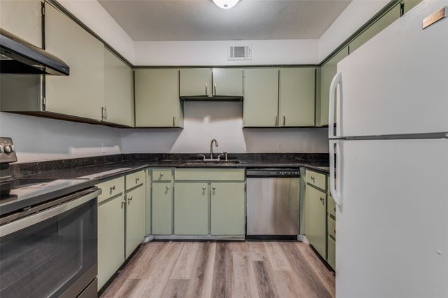 428 N Dallas Avenue, Lancaster, TX 75146