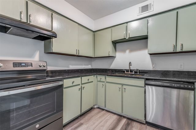 428 N Dallas Avenue, Lancaster, TX 75146