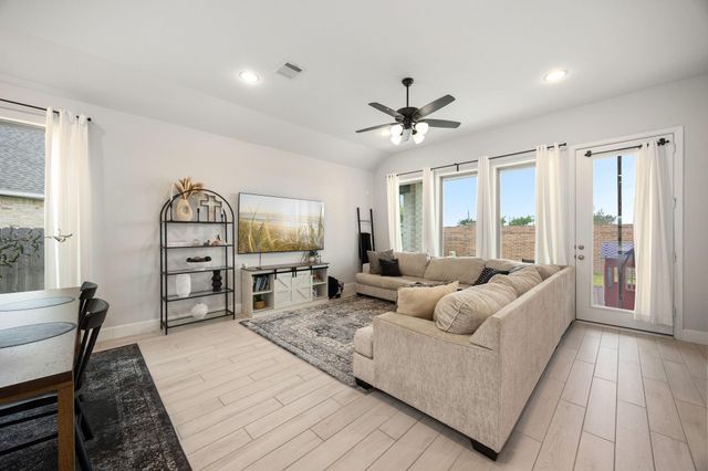 8711 Harbor Pines Drive, Cypress, TX 77433