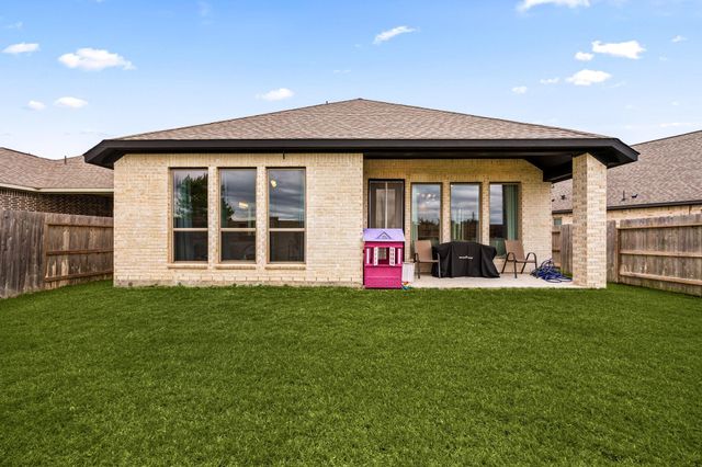 8711 Harbor Pines Drive, Cypress, TX 77433