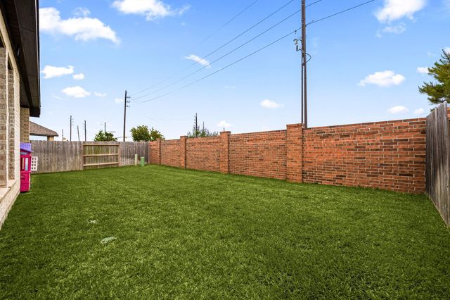 8711 Harbor Pines Drive, Cypress, TX 77433