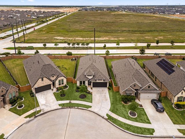 8711 Harbor Pines Drive, Cypress, TX 77433