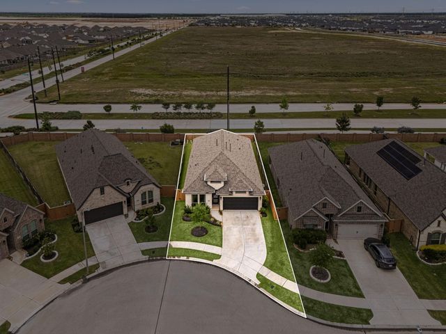 8711 Harbor Pines Drive, Cypress, TX 77433