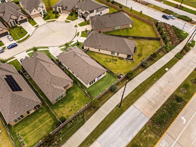 8711 Harbor Pines Drive, Cypress, TX 77433