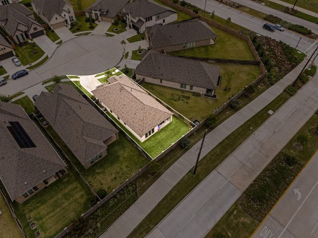 8711 Harbor Pines Drive, Cypress, TX 77433
