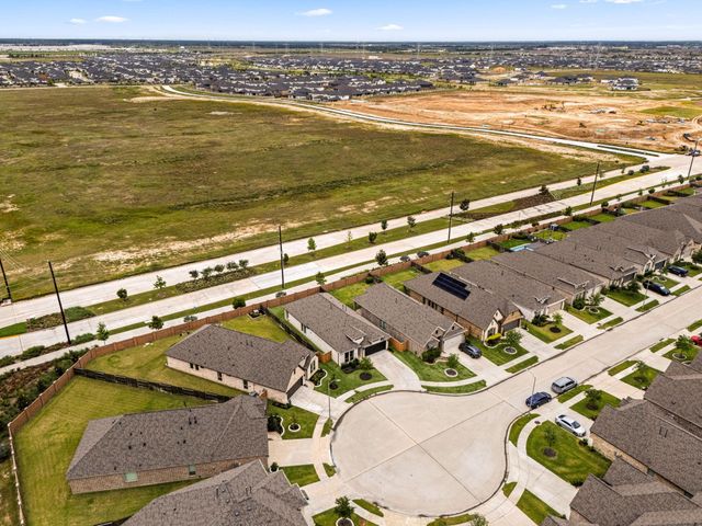 8711 Harbor Pines Drive, Cypress, TX 77433