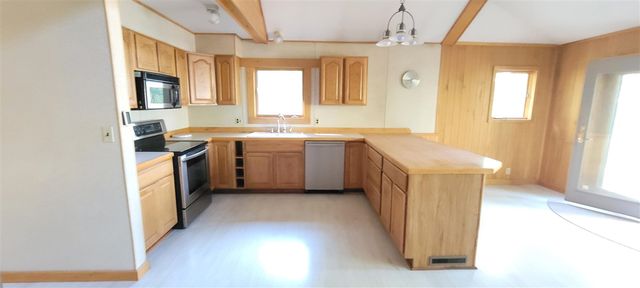 5921 W Longbridge Road, Pentwater, MI 49449