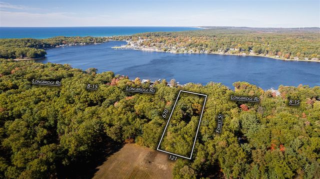 5921 W Longbridge Road, Pentwater, MI 49449