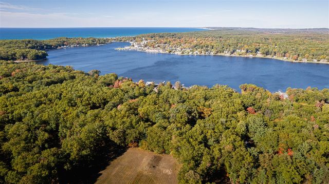 5921 W Longbridge Road, Pentwater, MI 49449