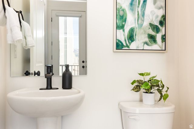 11082 S LAKE RUN RD, South Jordan, UT 84009