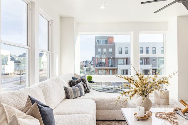 11082 S LAKE RUN RD, South Jordan, UT 84009