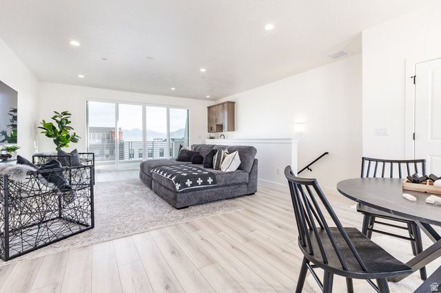 11082 S LAKE RUN RD, South Jordan, UT 84009