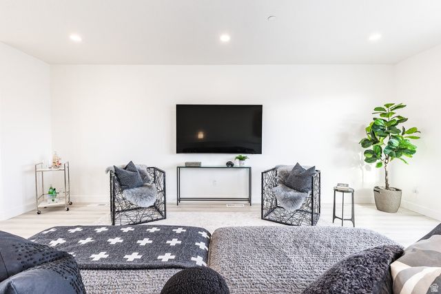 11082 S LAKE RUN RD, South Jordan, UT 84009