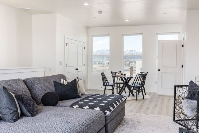 11082 S LAKE RUN RD, South Jordan, UT 84009