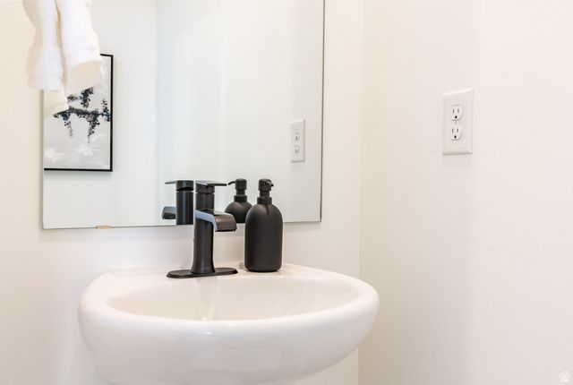 11082 S LAKE RUN RD, South Jordan, UT 84009