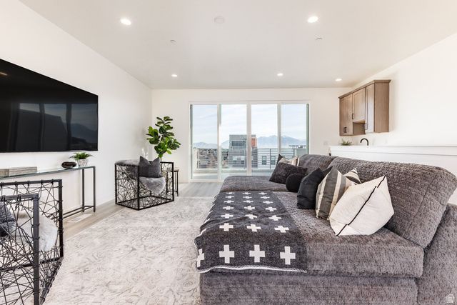 11082 S LAKE RUN RD, South Jordan, UT 84009