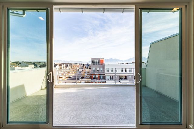 11082 S LAKE RUN RD, South Jordan, UT 84009