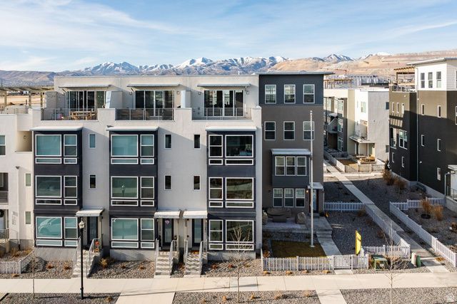 11082 S LAKE RUN RD, South Jordan, UT 84009