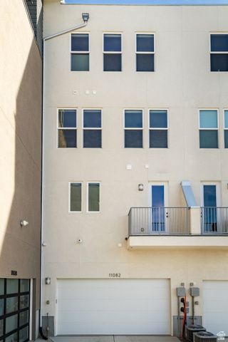 11082 S LAKE RUN RD, South Jordan, UT 84009