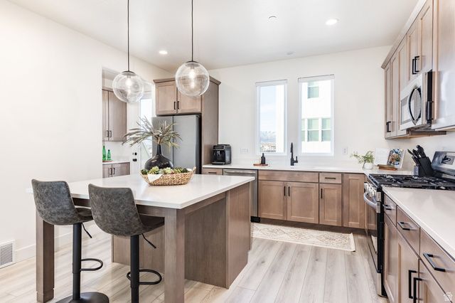 11082 S LAKE RUN RD, South Jordan, UT 84009