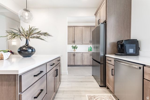 11082 S LAKE RUN RD, South Jordan, UT 84009