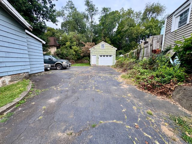 633 Black Rock Turnpike, Fairfield, CT 06825