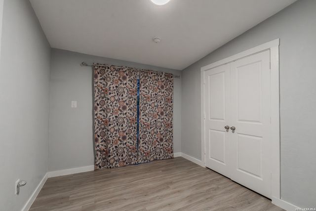 210 GREENHAVEN DR, San Antonio, TX 78201