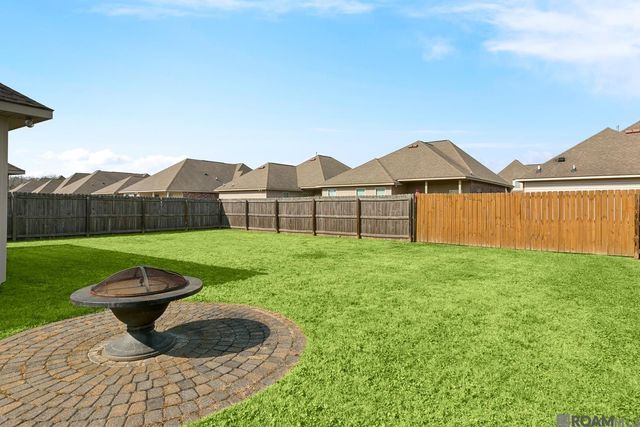 37252 Market Place Dr, Prairieville, LA 70769