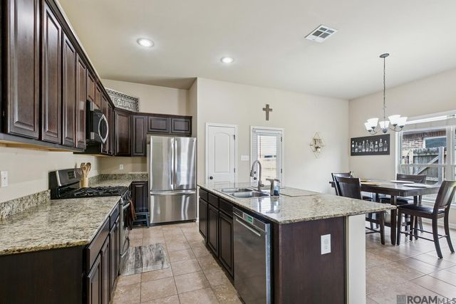 37252 Market Place Dr, Prairieville, LA 70769