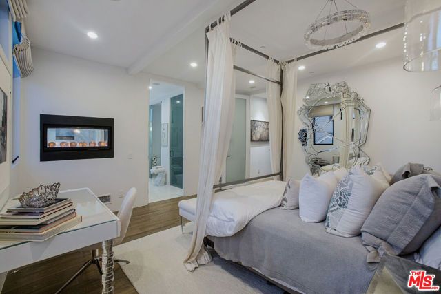 2105 E Balboa Boulevard, Newport Beach, CA 92661